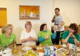 MDR SACHSEN-Partypause beim privaten Pflegedienst Krumbholz in Groitzsch