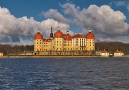 Schloss Moritzburg bei Wind und Sonnenschein