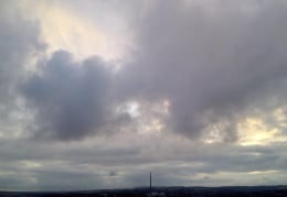 Wolkenbehangener Himmel über Chemnitz