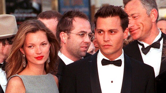 Johnny Depp und Fruendin Kate Moss auf dem Roten Teppich in Cannes, 1997