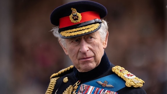 König Charles III in Uniform