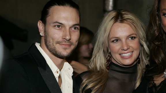 Britney Spears, rechts, und ihr Ehemann Kevin Federline 