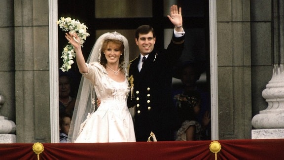 Prinz Andrew mit Ehefrau Sarah Ferguson anlässlich ihrer Hochzeit in London