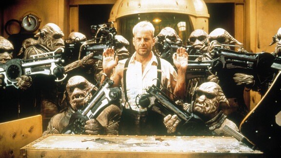 Bruce Willis als Korben Dallas, 1996