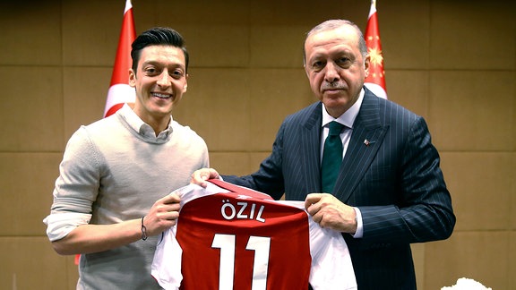 President Recep Tayyip Erdogan mit Mesut Özil (2018)