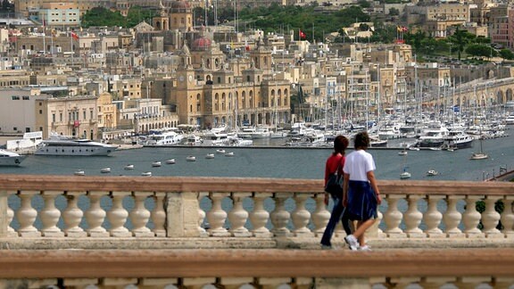 Blick von Valletta, der Hauptstadt Maltas, über den Grand Harbour auf den Vorort Senglea