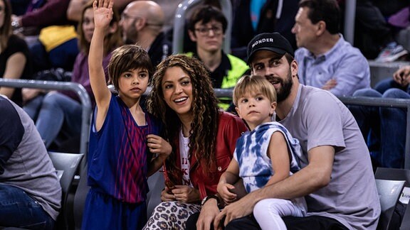 Shakira mit Ehemann Gerard Pique und ihren Kindern.