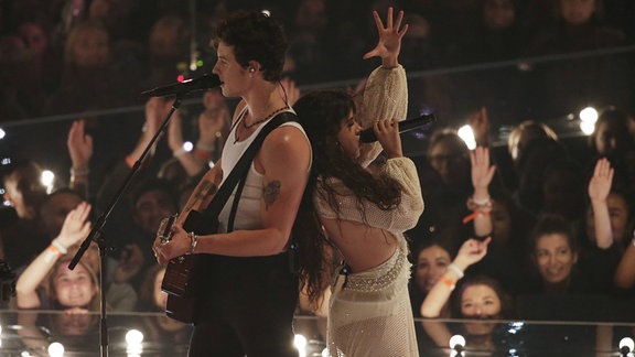 Shawn Mendes & Camila Cabello bei einem Auftritt