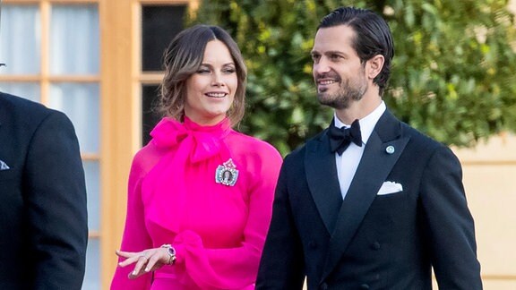 Prinz Carl Philip und Prinzessin Sofia von Schweden treffen im Schlosstheater Drottningholm ein.