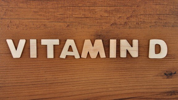 Schriftzug auf Holz - Vitamin D