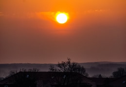 Sonnenaufgang über den Dächern von Kamenz 