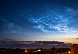 Leuchtende Nachtwolken