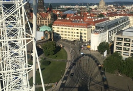 Fahrt mit dem Wheel of Vision, Dresden Postplatz