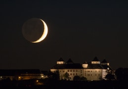 Monduntergang über der Augustusburg