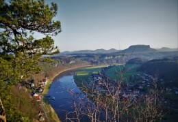 Der Blick von der Bastei auf den Elbeverlauf