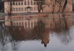 Schloss Gänsefurth im Hochwasser 