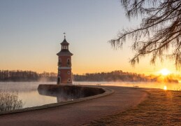 Leuchtturm in Moritzburg beim Sonnenaufgang 