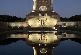 Völkerschlachtdenkmal Leipzig am Abend 