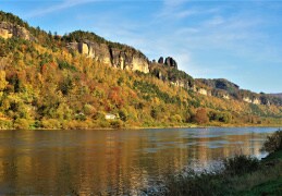 Schöner Herbsttag an der Elbe