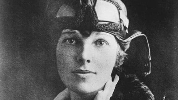 Amelia Earhart, 1928