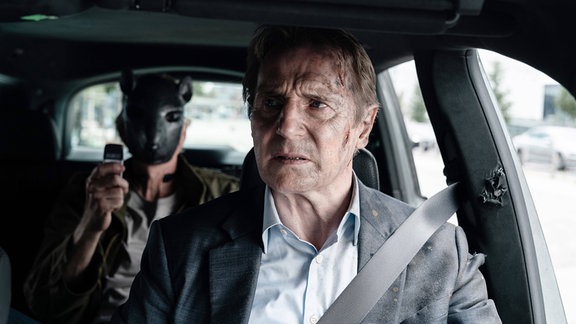  Liam Neeson in einer Szene des Films Retribution (2023)