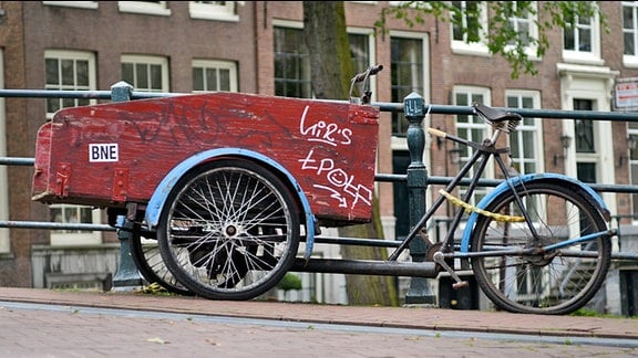Bakfiets - traditionelles Lastenrad in Amsterdam