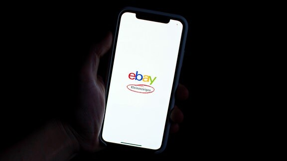 Die App von eBay Kleinanzeigen auf einem Smartphone
