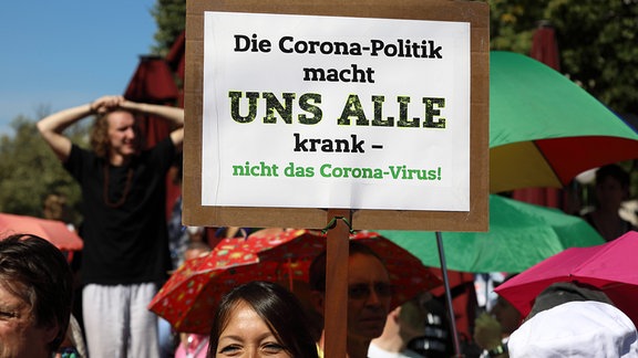 Tausende Querdenker gehen gegen die Corona-Einschränkungen auf die Straße