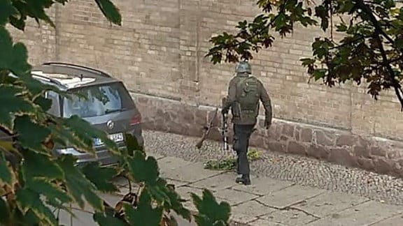 Bewaffnete Täter in Halle an der Saale