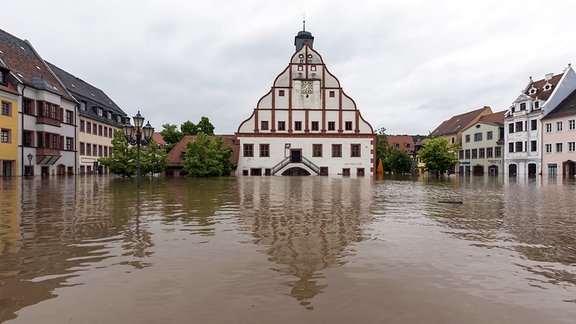Der überflutete Marktplatz von Grimma im Juni 2013