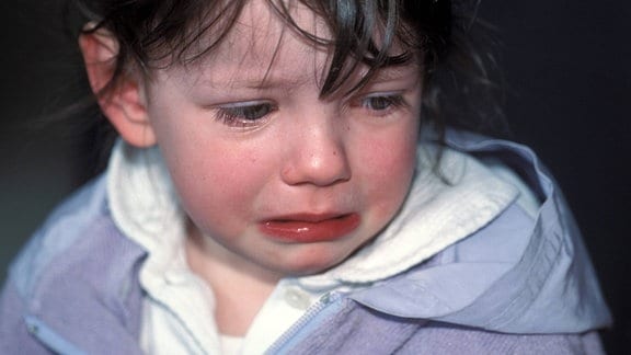 Ein weinendes Mädchen.