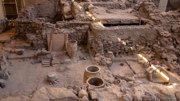 Bronzezeitiche Ausgrabungsstätte Akrotiri auf Santorin
